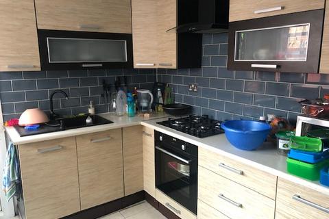 4 bedroom terraced house to rent, Winchester Road, London N9