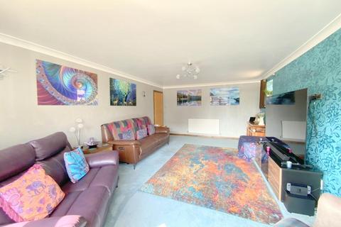 16 Carisbrooke Close, New Waltham, Grimsby, DN36 4YY