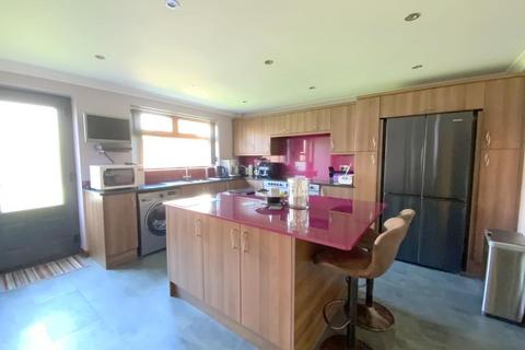 16 Carisbrooke Close, New Waltham, Grimsby, DN36 4YY