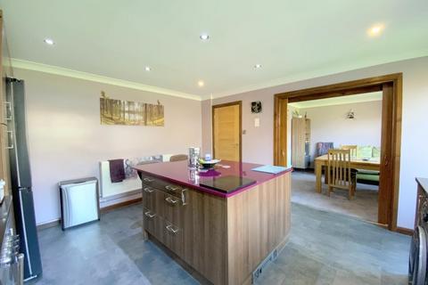16 Carisbrooke Close, New Waltham, Grimsby, DN36 4YY