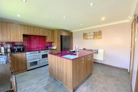 16 Carisbrooke Close, New Waltham, Grimsby, DN36 4YY