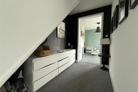 5 bedroom maisonette for sale, London Road, Westcliff-On-Sea