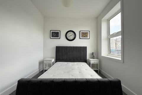 5 bedroom maisonette for sale, London Road, Westcliff-On-Sea