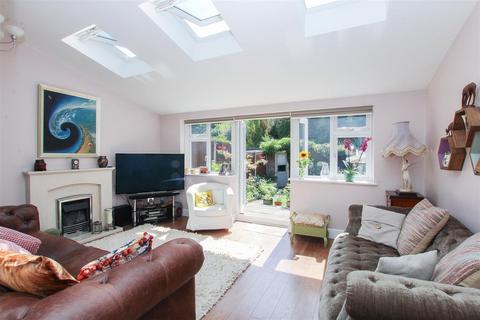 undefined, Wingrave Crescent, Brentwood