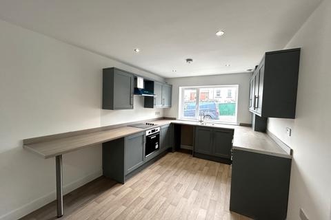 3 bedroom terraced house to rent, Brooke Street, Cleckheaton, West Yorkshire, BD19