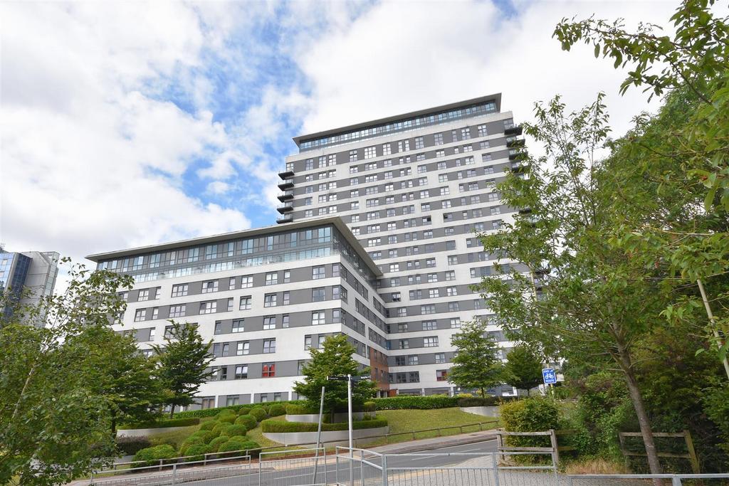 Skyline Plaza Front.jpg