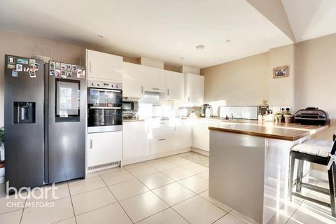 18 Beeches Crescent, Chelmsford, CM1 2FU