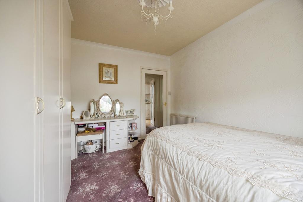 Bedroom 2/Dining