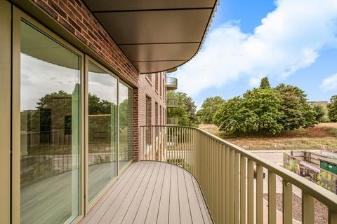 3 bedroom flat to rent, Cairncross House, 17 Townsend Road, London