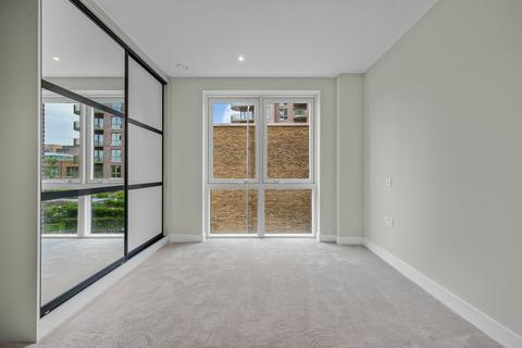 3 bedroom flat to rent, Cairncross House, 17 Townsend Road, London