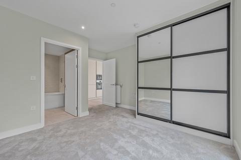 3 bedroom flat to rent, Cairncross House, 17 Townsend Road, London