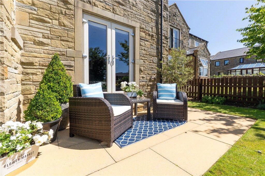 Front Seating Area