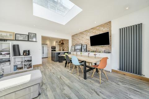 undefined, Vivian Close, Watford