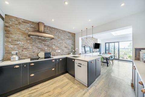 undefined, Vivian Close, Watford