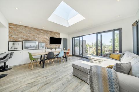 undefined, Vivian Close, Watford