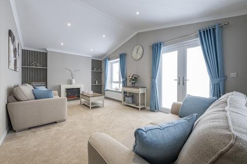 2 bedroom park home for sale, Shefford, Bedfordshire, SG17