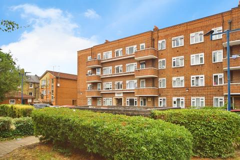 3 bedroom flat for sale, Marquis Road, London N4