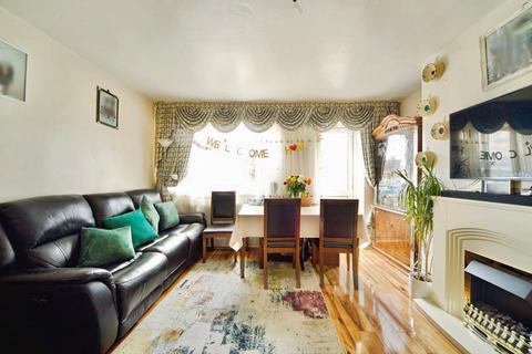 3 bedroom flat for sale, Marquis Road, London N4