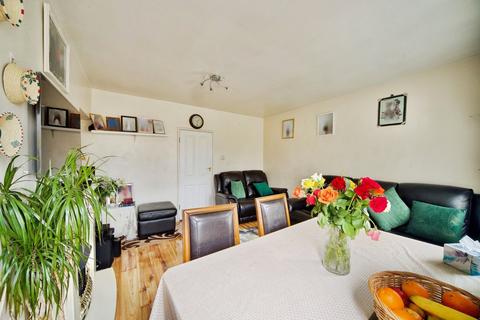 3 bedroom flat for sale, Marquis Road, London N4