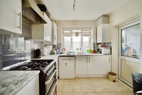 3 bedroom flat for sale, Marquis Road, London N4