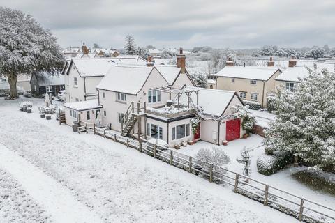 3 bedroom semi-detached house for sale, Bridgeway, Aylesbury HP18