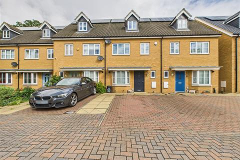 4 bedroom terraced house to rent, Juliette Mews, Romford RM1