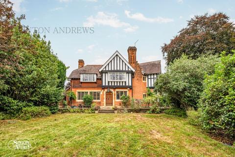 2 Blakesley Avenue, London, W5 2DW
