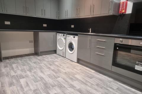 1 bedroom in a house share to rent, Etchingham Park Road, London