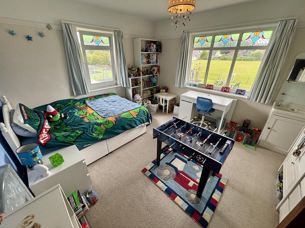 Front bedroom 2