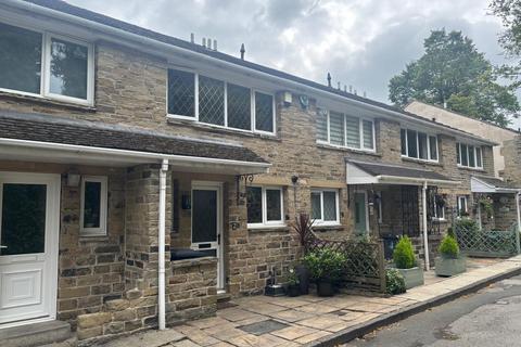 Saunders Close, Huddersfield, West Yorkshire, HD3