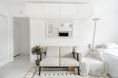 undefined, Surbiton,  Surrey,  KT6