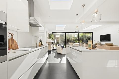6 bedroom terraced house for sale, Drakefield Road, SW17