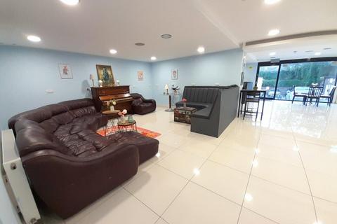 16 bedroom house share to rent, Crendon Street