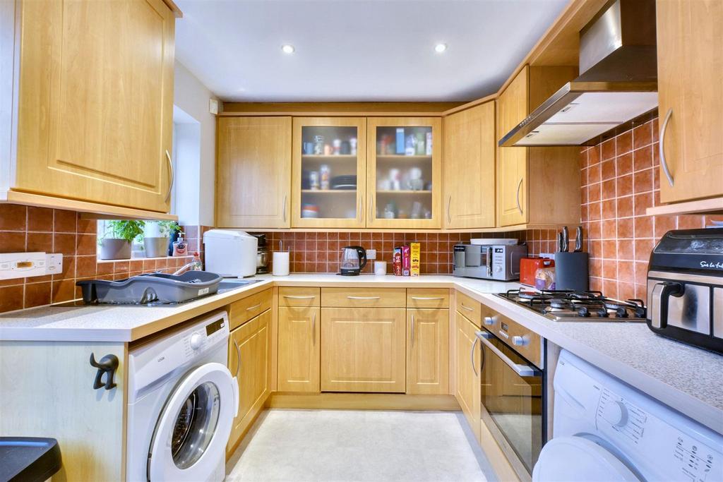 Kitchen 2.jpeg