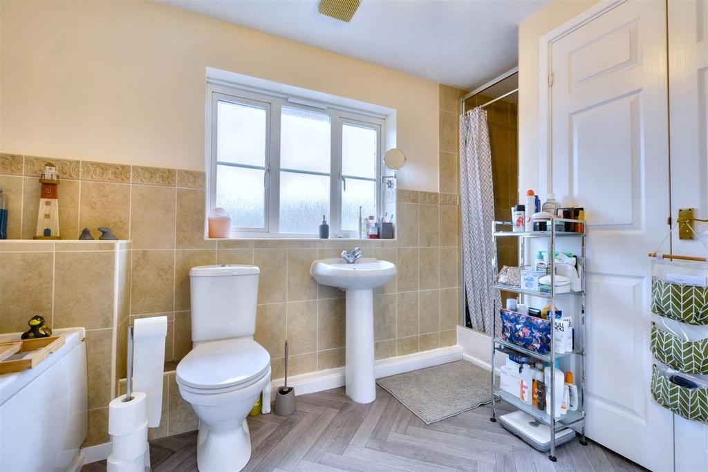 Bathroom 1.jpeg