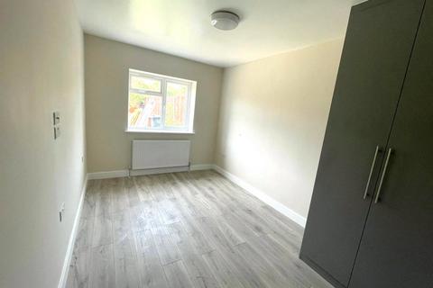 undefined, Basildene Road, Greater London TW4
