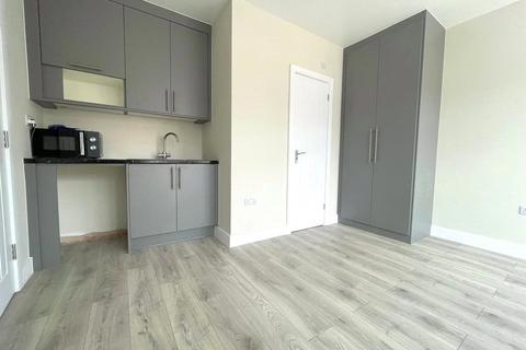 undefined, Basildene Road, Greater London TW4