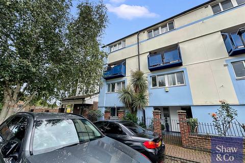 undefined, Harlech Gardens, Hounslow TW5