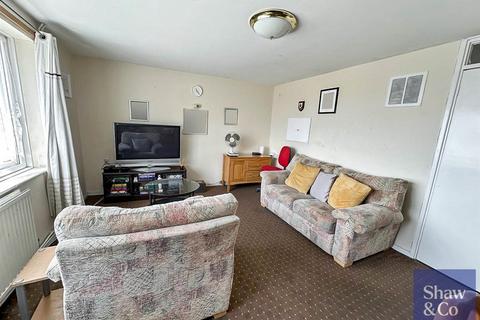 undefined, Harlech Gardens, Hounslow TW5