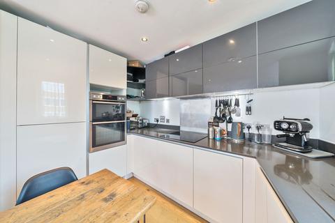 1 bedroom apartment for sale, East Street, London