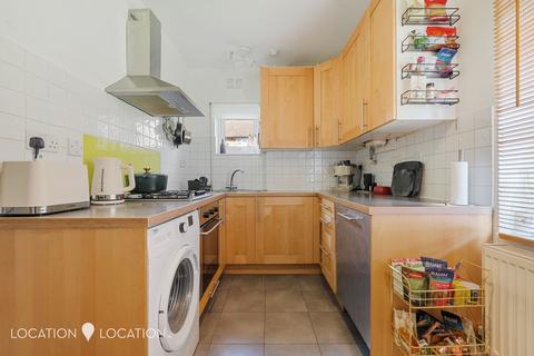 60 Narford Road, London, E5 8RD
