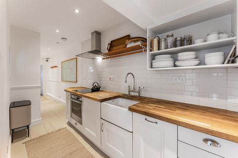 14a Cecilia Road, London, E8 2EP