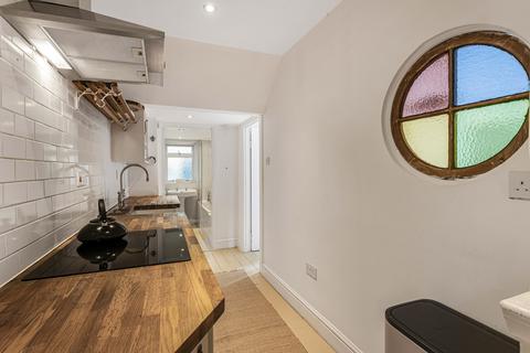 14a Cecilia Road, London, E8 2EP
