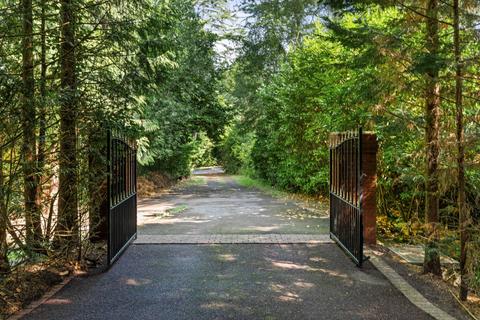 undefined, Golf Club Road, St George's Hill, KT13