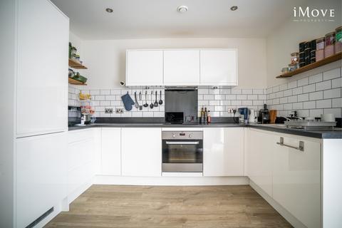 2 bedroom flat for sale, Lambourne House, London SE20