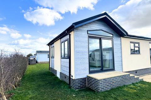 2 bedroom park home for sale, Shefford, Bedfordshire, SG17