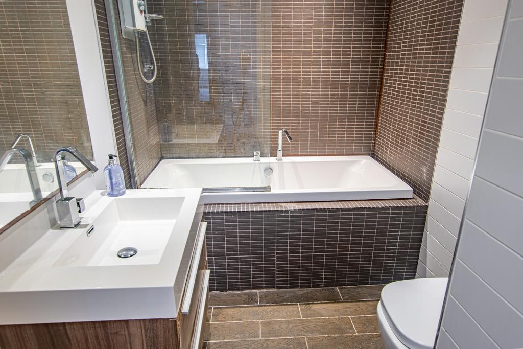 Livingbathroom