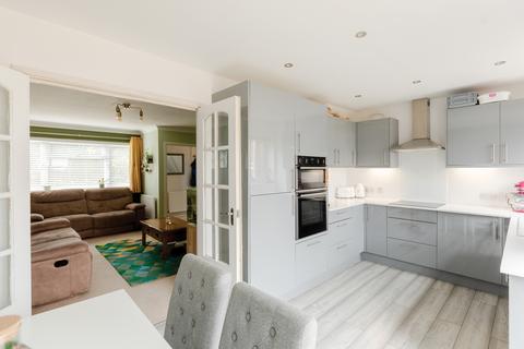 3 bedroom link detached house for sale