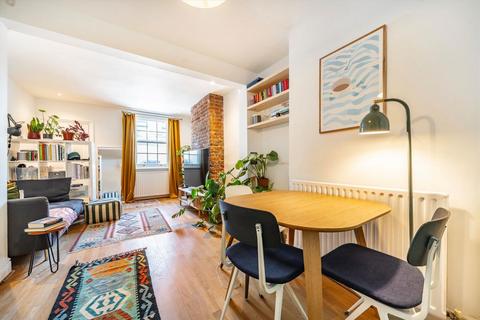 2 bedroom house to rent, May Road, Twickenham TW2