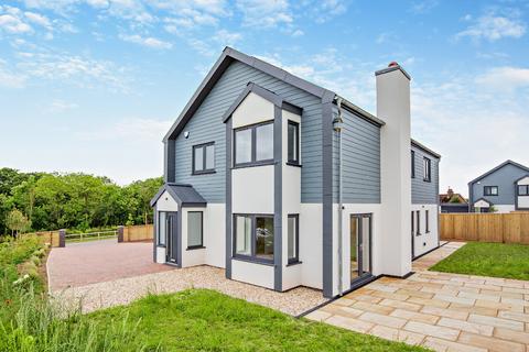4 bedroom detached house for sale, Morchard Road, Crediton, Devon